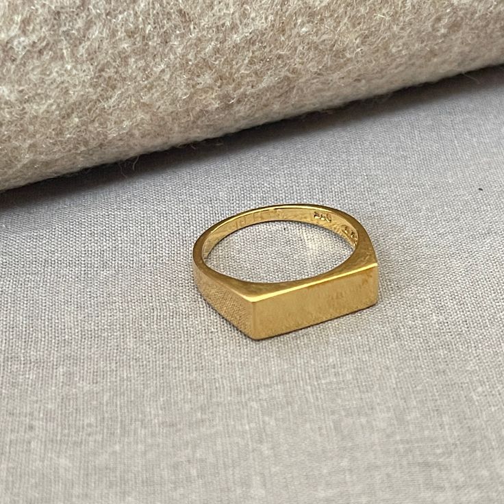 Signet Gold Ring For Men – Zyron